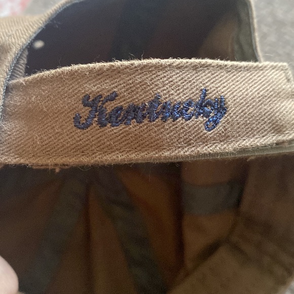 Distressed cap - Picture 5 of 5